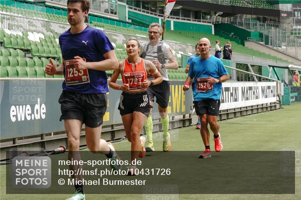 13.09.2026 - 21. swb-Marathon Bremen Michael Burmester http://msf.ph/oto/10431726 13.09.2026 12:27:58 Laufen im Stadion 103, 238, 322, 358, 420, 553, 574, 649, 841, 1161, 1253, 1256, 1352, 1391, 1428, 1525, 1724, 1783, 1917, 2032, 3662, 4264, 149, 289, 798, 814, 1313, 1483, 1490, 1544, 1567 meine-sportfotos.de