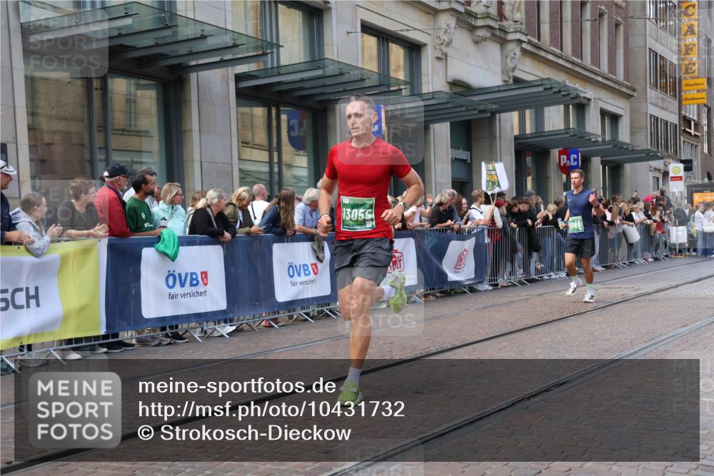 13.09.2026 - 21. swb-Marathon Bremen Strokosch-Dieckow http://msf.ph/oto/10431732 13.09.2026 13:11:30 Ziel 826, 863, 2444, 4368, 4651, 4698, 5521, 5585, 5893, 6059, 6668, 8996, 9398, 13055, 382, 1349, 2087, 3440, 3448, 3899, 4429, 6274, 7109, 8474, 8982, 9291, 9618, 9762 meine-sportfotos.de
