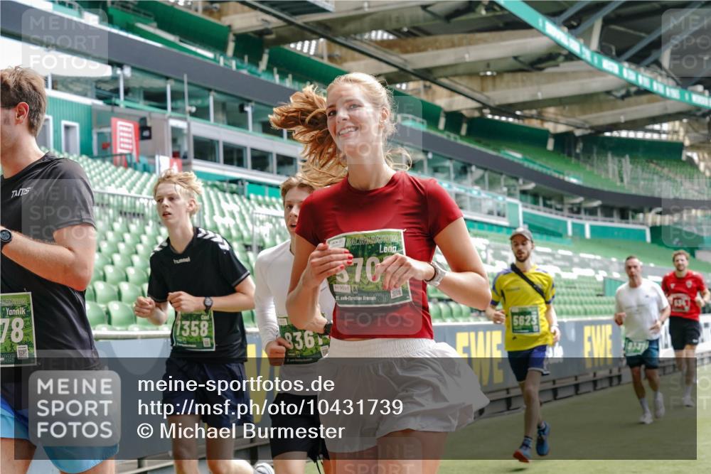 13.09.2026 - 21. swb-Marathon Bremen Michael Burmester http://msf.ph/oto/10431739 13.09.2026 13:04:22 Laufen im Stadion 178, 209, 210, 488, 534, 565, 596, 725, 762, 881, 940, 1014, 1239, 1307, 1343, 1373, 1456, 1458, 1460, 1479, 1611, 1627, 1649, 1653, 1656, 1687, 1771, 1780, 1914, 1932, 1941, 2023, 2089, 2126, 2223, 2369, 2430, 2434, 2452, 2513, 2602, 2625, 2723, 2851, 2867, 2872, 2891, 2910, 2919, 2934, 2957, 2959, 2977, 3028, 3135, 3217, 3320, 3343, 3360, 3402, 3419, 3425, 3454, 3460, 3510, 3521, 3579, 3597, 3618, 3796, 3846, 3859, 3909, 3970, 4077, 242 meine-sportfotos.de