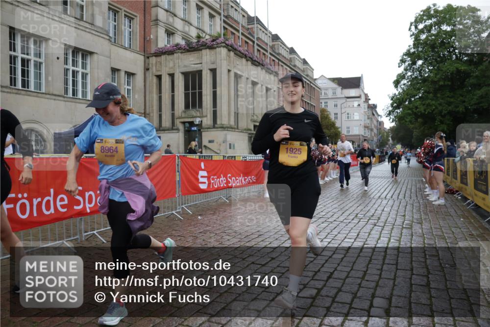 13.09.2026 - Kiel Lauf Yannick Fuchs http://msf.ph/oto/10431740 13.09.2026 11:17:21 Ziel 7400, 9570, 608, 1925, 2050, 3995, 6977, 7800, 7880, 8630, 8964, 9428, 12226, 12370, 7720, 1925, 6977, 8964, 10554, 11584, 11926 meine-sportfotos.de