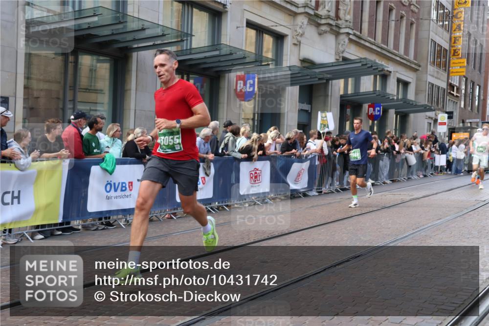 13.09.2026 - 21. swb-Marathon Bremen Strokosch-Dieckow http://msf.ph/oto/10431742 13.09.2026 13:11:31 Ziel 826, 863, 2444, 4368, 4651, 4698, 5521, 5585, 5893, 6059, 6668, 8996, 9398, 13055, 382, 1349, 2087, 3440, 3448, 3899, 6274, 7109, 8474, 8982, 9291, 9618, 9762 meine-sportfotos.de