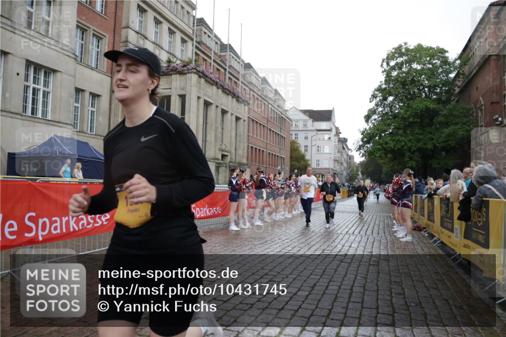 13.09.2026 - Kiel Lauf Yannick Fuchs http://msf.ph/oto/10431745 13.09.2026 11:17:21 Ziel 7400, 9570, 608, 1925, 2050, 3995, 6977, 7800, 7880, 8630, 8964, 9428, 12226, 12370, 7720, 1925, 6977, 8964, 10554, 11584, 11926 meine-sportfotos.de