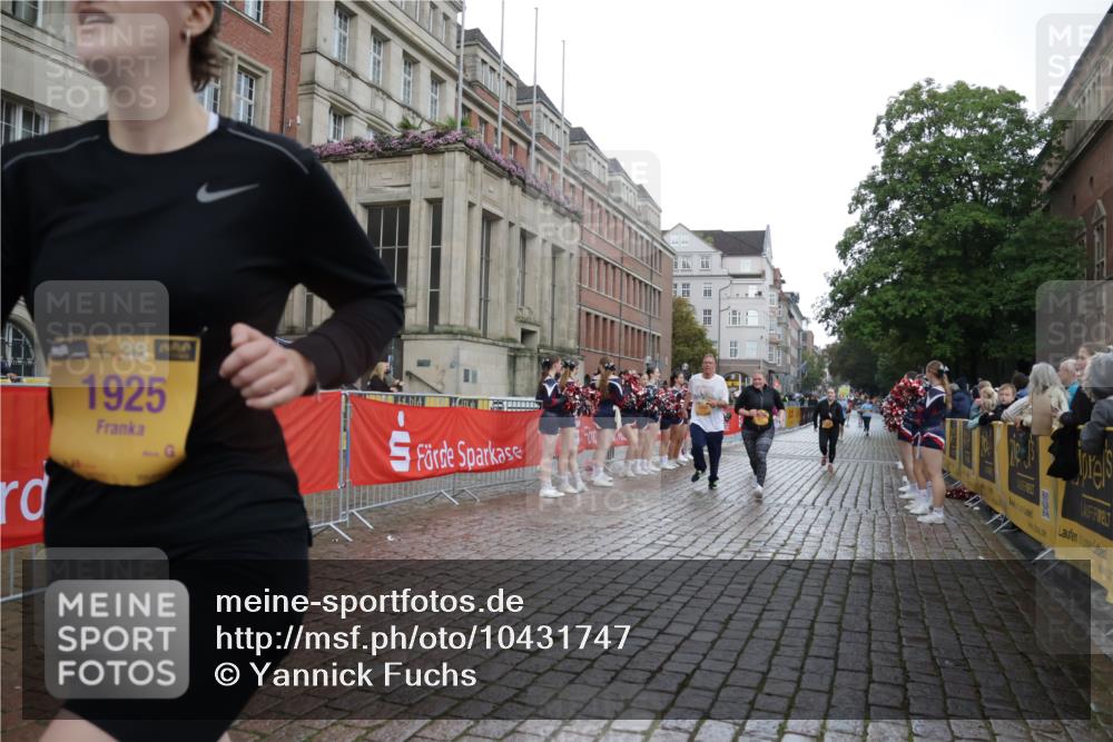 13.09.2026 - Kiel Lauf Yannick Fuchs http://msf.ph/oto/10431747 13.09.2026 11:17:21 Ziel 7400, 9570, 608, 1925, 2050, 3995, 6977, 7800, 7880, 8630, 8964, 9428, 12226, 12370, 7720, 1925, 6977, 8964, 10554, 11584, 11926 meine-sportfotos.de
