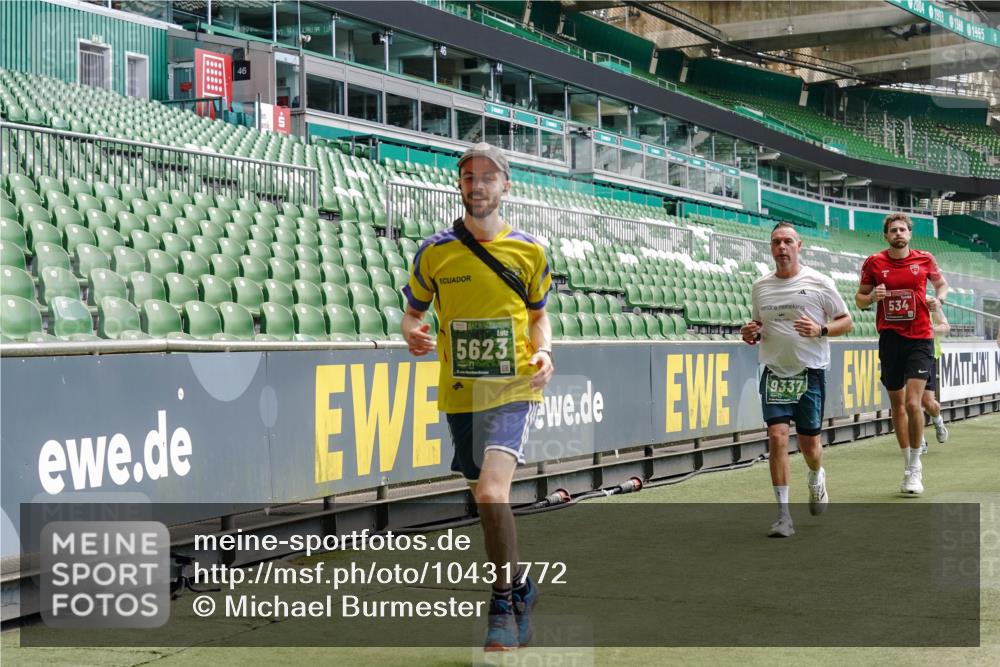 13.09.2026 - 21. swb-Marathon Bremen Michael Burmester http://msf.ph/oto/10431772 13.09.2026 13:04:24 Laufen im Stadion 178, 209, 210, 488, 534, 536, 565, 596, 725, 762, 881, 940, 1014, 1239, 1307, 1343, 1373, 1456, 1458, 1479, 1611, 1627, 1649, 1653, 1656, 1687, 1771, 1780, 1914, 1932, 1941, 2023, 2089, 2126, 2223, 2369, 2430, 2434, 2452, 2513, 2602, 2625, 2723, 2851, 2867, 2872, 2891, 2910, 2919, 2934, 2957, 2959, 2977, 3028, 3135, 3217, 3320, 3343, 3360, 3402, 3419, 3425, 3454, 3460, 3510, 3521, 3579, 3597, 3618, 3796, 3846, 3859, 3909, 4077, 242 meine-sportfotos.de