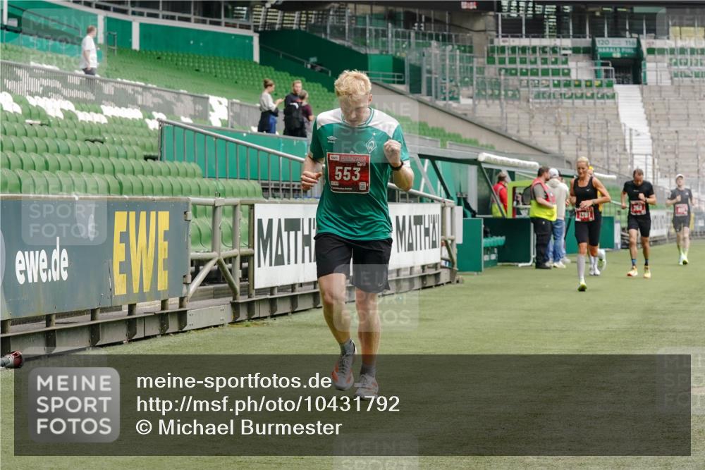 13.09.2026 - 21. swb-Marathon Bremen Michael Burmester http://msf.ph/oto/10431792 13.09.2026 12:28:03 Laufen im Stadion 103, 238, 358, 420, 553, 574, 649, 719, 959, 1161, 1253, 1256, 1352, 1391, 1428, 1525, 1724, 1783, 1917, 2032, 3662, 4264, 149, 289, 798, 814, 1313, 1483, 1490, 1544, 1567 meine-sportfotos.de