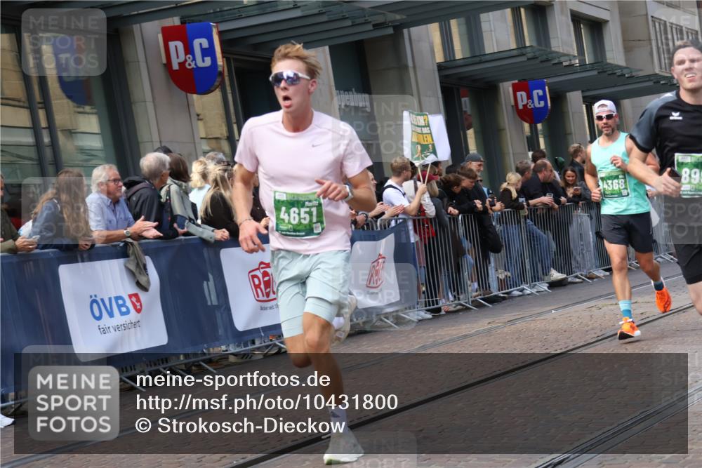13.09.2026 - 21. swb-Marathon Bremen Strokosch-Dieckow http://msf.ph/oto/10431800 13.09.2026 13:11:34 Ziel 493, 826, 863, 2444, 3336, 4368, 4651, 4698, 5521, 5585, 5893, 6059, 6668, 7621, 8996, 9398, 13055, 382, 1349, 2087, 3899, 6274, 7109, 8474, 8982, 9291, 9618 meine-sportfotos.de