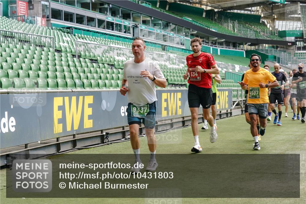 13.09.2026 - 21. swb-Marathon Bremen Michael Burmester http://msf.ph/oto/10431803 13.09.2026 13:04:25 Laufen im Stadion 178, 209, 210, 488, 534, 536, 565, 596, 725, 762, 881, 940, 1014, 1239, 1307, 1343, 1373, 1456, 1458, 1479, 1611, 1627, 1649, 1653, 1656, 1687, 1771, 1780, 1914, 1932, 1941, 2023, 2089, 2126, 2223, 2369, 2430, 2434, 2452, 2513, 2602, 2625, 2723, 2851, 2867, 2872, 2891, 2910, 2919, 2934, 2957, 2959, 2977, 3028, 3135, 3217, 3320, 3343, 3360, 3402, 3419, 3425, 3454, 3460, 3510, 3521, 3579, 3597, 3618, 3796, 3846, 3859, 3909, 4077, 242 meine-sportfotos.de