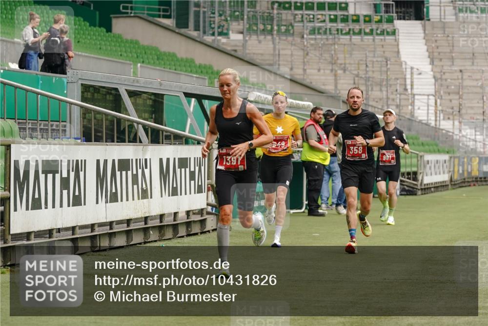 13.09.2026 - 21. swb-Marathon Bremen Michael Burmester http://msf.ph/oto/10431826 13.09.2026 12:28:06 Laufen im Stadion 103, 238, 358, 420, 553, 574, 649, 719, 959, 1161, 1253, 1256, 1352, 1391, 1428, 1525, 1724, 1783, 1917, 2032, 3662, 4264, 149, 289, 798, 814, 1313, 1483, 1490, 1544 meine-sportfotos.de