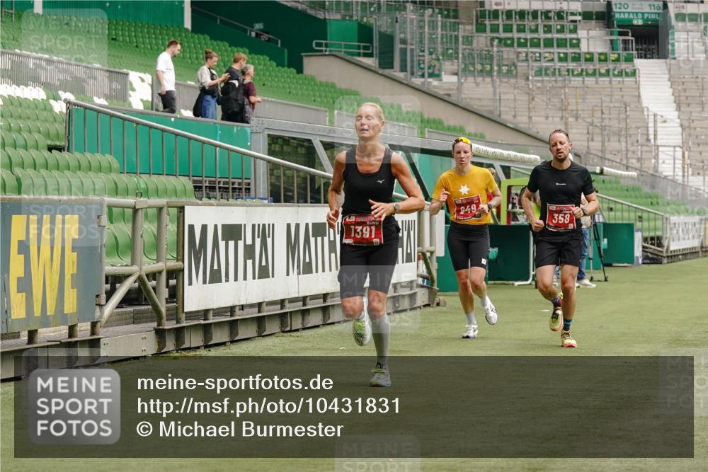 13.09.2026 - 21. swb-Marathon Bremen Michael Burmester http://msf.ph/oto/10431831 13.09.2026 12:28:07 Laufen im Stadion 103, 238, 358, 420, 553, 574, 649, 719, 959, 1161, 1253, 1256, 1352, 1391, 1428, 1525, 1724, 1783, 1917, 2032, 3662, 4264, 149, 289, 798, 814, 1313, 1483, 1490, 1544 meine-sportfotos.de