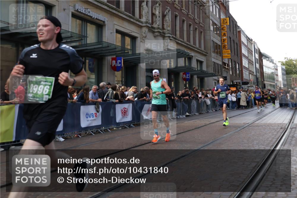 13.09.2026 - 21. swb-Marathon Bremen Strokosch-Dieckow http://msf.ph/oto/10431840 13.09.2026 13:11:35 Ziel 493, 826, 863, 2444, 3336, 4283, 4368, 4651, 4698, 5521, 5585, 5893, 6059, 6668, 7621, 8996, 9398, 13055, 382, 1349, 2087, 3899, 6274, 7109, 8982, 9291, 9618 meine-sportfotos.de