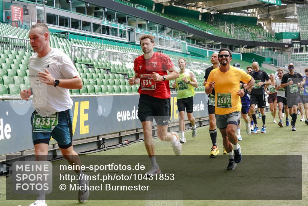 13.09.2026 - 21. swb-Marathon Bremen Michael Burmester http://msf.ph/oto/10431853 13.09.2026 13:04:26 Laufen im Stadion 178, 209, 210, 488, 534, 536, 565, 596, 725, 762, 881, 940, 1014, 1239, 1307, 1343, 1373, 1456, 1458, 1479, 1611, 1627, 1649, 1653, 1656, 1687, 1771, 1780, 1914, 1932, 1941, 2023, 2089, 2126, 2223, 2369, 2430, 2434, 2452, 2513, 2602, 2625, 2723, 2742, 2851, 2867, 2872, 2891, 2910, 2919, 2934, 2957, 2959, 2977, 3028, 3135, 3217, 3320, 3343, 3360, 3402, 3419, 3425, 3454, 3460, 3510, 3521, 3579, 3597, 3618, 3796, 3846, 3859, 3909, 4077, 242 meine-sportfotos.de