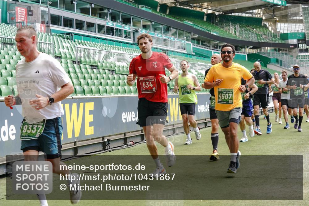 13.09.2026 - 21. swb-Marathon Bremen Michael Burmester http://msf.ph/oto/10431867 13.09.2026 13:04:26 Laufen im Stadion 178, 209, 210, 488, 534, 536, 565, 596, 725, 762, 881, 940, 1014, 1239, 1307, 1343, 1373, 1456, 1458, 1479, 1611, 1627, 1649, 1653, 1656, 1687, 1771, 1780, 1914, 1932, 1941, 2023, 2089, 2126, 2223, 2369, 2430, 2434, 2452, 2513, 2602, 2625, 2723, 2742, 2851, 2867, 2872, 2891, 2910, 2919, 2934, 2957, 2959, 2977, 3028, 3135, 3217, 3320, 3343, 3360, 3402, 3419, 3425, 3454, 3460, 3510, 3521, 3579, 3597, 3618, 3796, 3846, 3859, 3909, 4077, 242 meine-sportfotos.de