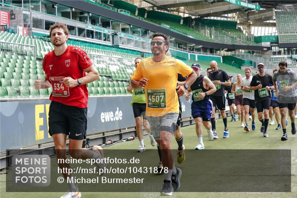 13.09.2026 - 21. swb-Marathon Bremen Michael Burmester http://msf.ph/oto/10431878 13.09.2026 13:04:26 Laufen im Stadion 178, 209, 210, 488, 534, 536, 565, 596, 725, 762, 881, 940, 1014, 1239, 1307, 1343, 1373, 1456, 1458, 1479, 1611, 1627, 1649, 1653, 1656, 1687, 1771, 1780, 1914, 1932, 1941, 2023, 2089, 2126, 2223, 2369, 2430, 2434, 2452, 2513, 2602, 2625, 2723, 2742, 2851, 2867, 2872, 2891, 2910, 2919, 2934, 2957, 2959, 2977, 3028, 3135, 3217, 3320, 3343, 3360, 3402, 3419, 3425, 3454, 3460, 3510, 3521, 3579, 3597, 3618, 3796, 3846, 3859, 3909, 4077, 242 meine-sportfotos.de