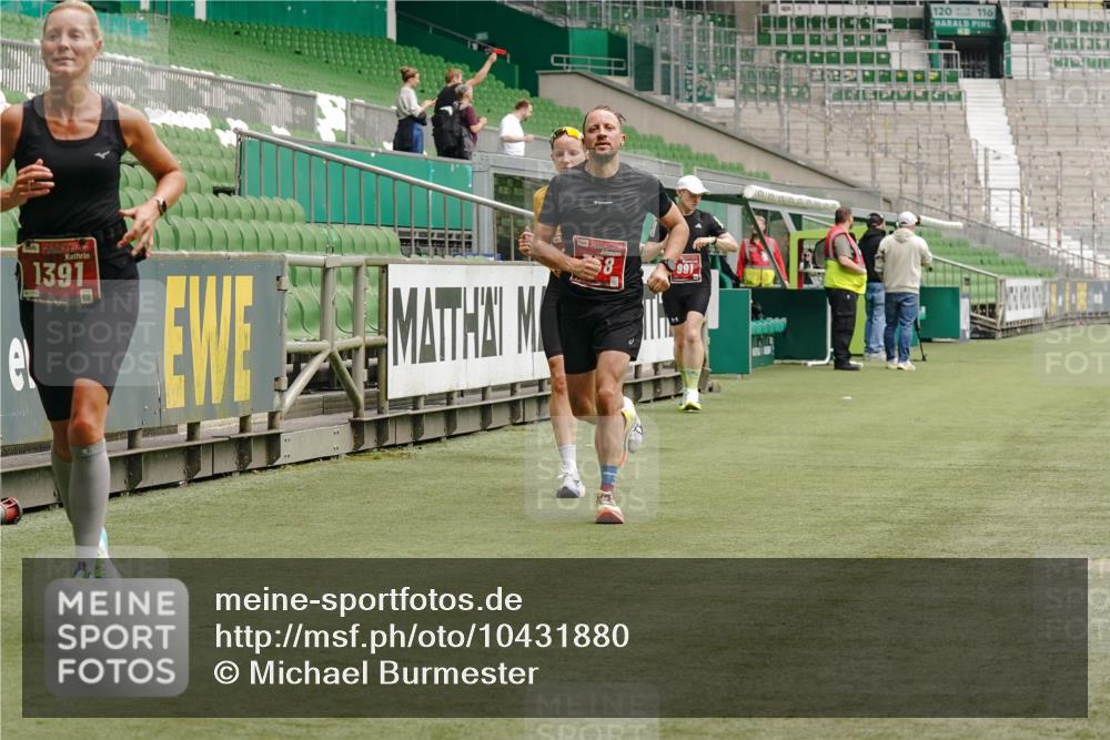 13.09.2026 - 21. swb-Marathon Bremen Michael Burmester http://msf.ph/oto/10431880 13.09.2026 12:28:10 Laufen im Stadion 103, 238, 358, 420, 553, 574, 649, 719, 959, 1161, 1253, 1256, 1352, 1391, 1428, 1525, 1724, 1783, 1917, 2032, 3662, 4264, 149, 289, 798, 814, 1313, 1483, 1490, 1544 meine-sportfotos.de