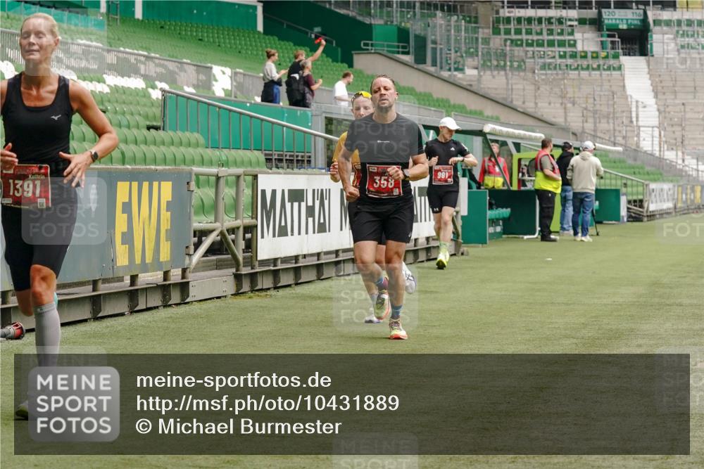 13.09.2026 - 21. swb-Marathon Bremen Michael Burmester http://msf.ph/oto/10431889 13.09.2026 12:28:10 Laufen im Stadion 103, 238, 358, 420, 553, 574, 649, 719, 959, 1161, 1253, 1256, 1352, 1391, 1428, 1525, 1724, 1783, 1917, 2032, 3662, 4264, 149, 289, 798, 814, 1313, 1483, 1490, 1544 meine-sportfotos.de