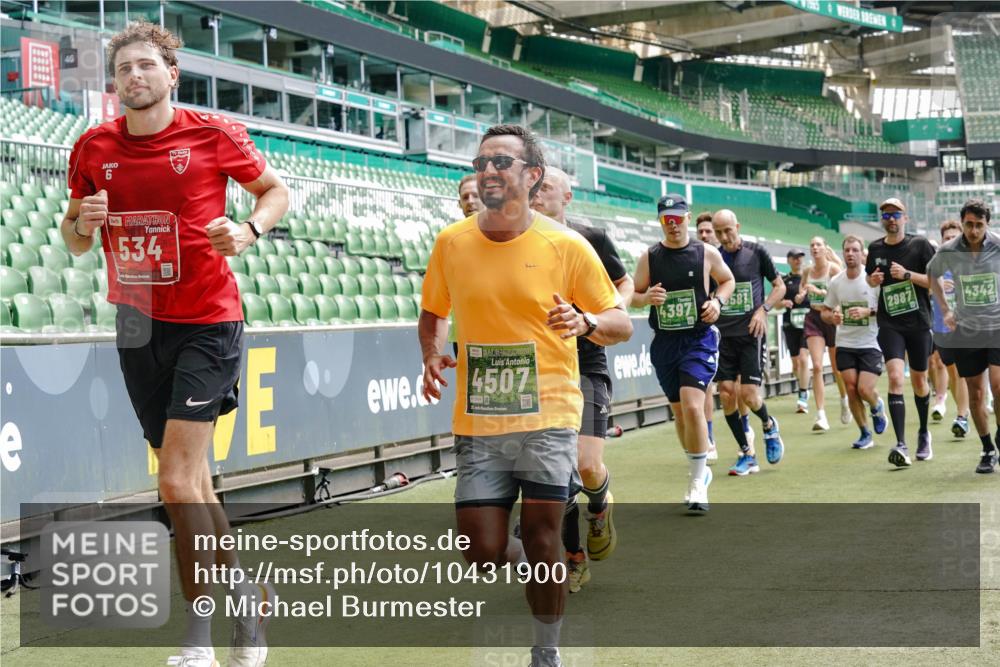 13.09.2026 - 21. swb-Marathon Bremen Michael Burmester http://msf.ph/oto/10431900 13.09.2026 13:04:27 Laufen im Stadion 178, 209, 210, 488, 534, 536, 565, 596, 725, 762, 881, 940, 1014, 1239, 1307, 1343, 1373, 1456, 1458, 1479, 1627, 1649, 1653, 1656, 1687, 1771, 1780, 1914, 1932, 1941, 2023, 2089, 2126, 2223, 2369, 2430, 2434, 2452, 2513, 2602, 2625, 2723, 2742, 2764, 2851, 2867, 2872, 2891, 2910, 2919, 2934, 2957, 2959, 2977, 2985, 3028, 3135, 3217, 3320, 3343, 3360, 3402, 3419, 3425, 3454, 3460, 3510, 3521, 3579, 3597, 3618, 3796, 3846, 3859, 3909, 4077, 242 meine-sportfotos.de