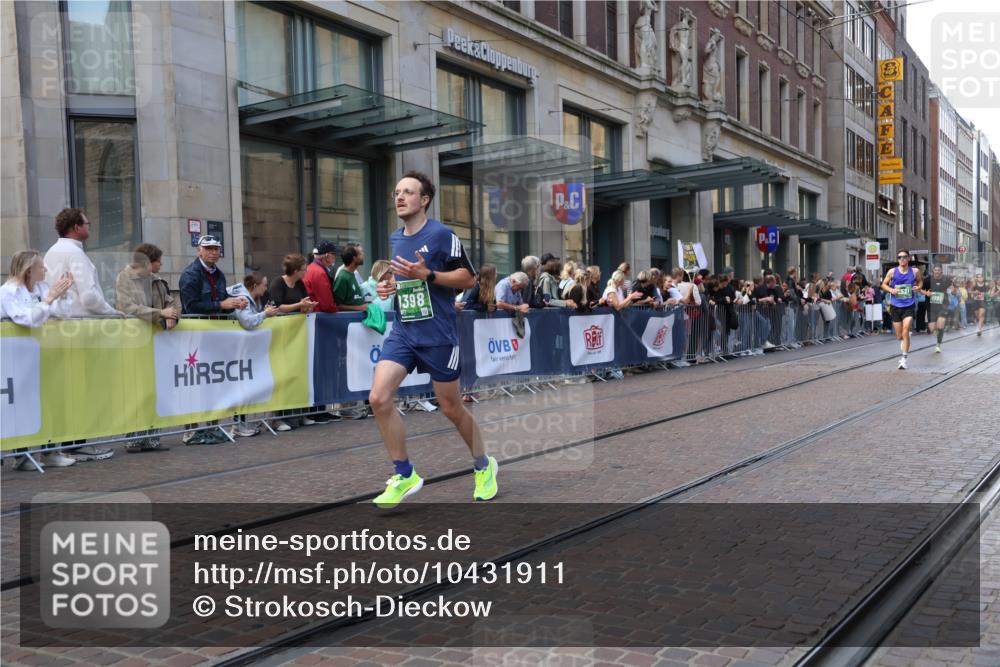 13.09.2026 - 21. swb-Marathon Bremen Strokosch-Dieckow http://msf.ph/oto/10431911 13.09.2026 13:11:37 Ziel 493, 826, 863, 2444, 2820, 3336, 3703, 4283, 4368, 4651, 4698, 5521, 5585, 5893, 6059, 6668, 7621, 8996, 9398, 13055, 382, 3899, 6059, 6274, 7109, 8982, 9291 meine-sportfotos.de