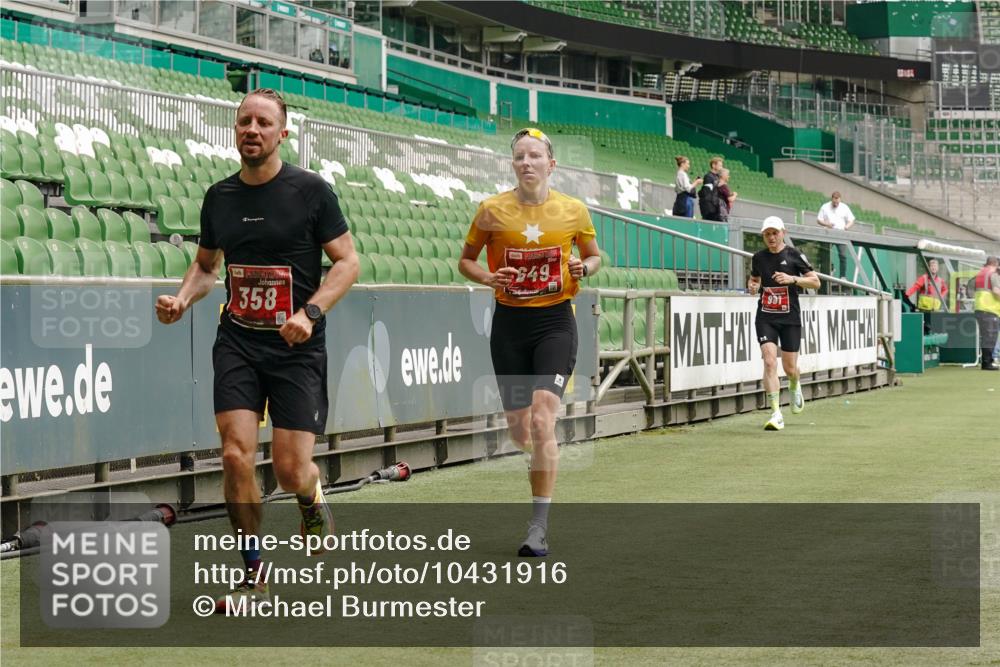 13.09.2026 - 21. swb-Marathon Bremen Michael Burmester http://msf.ph/oto/10431916 13.09.2026 12:28:12 Laufen im Stadion 103, 238, 358, 420, 553, 574, 649, 719, 959, 1161, 1253, 1256, 1352, 1391, 1428, 1525, 1724, 1783, 1917, 2032, 3662, 4264, 149, 289, 798, 814, 968, 1313, 1483, 1490, 1544 meine-sportfotos.de