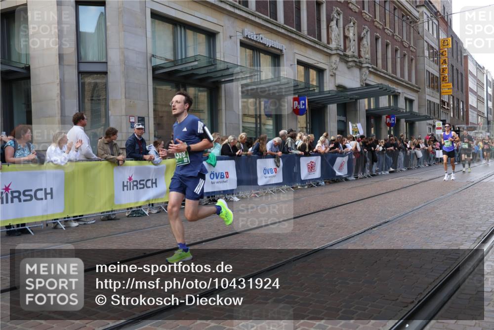 13.09.2026 - 21. swb-Marathon Bremen Strokosch-Dieckow http://msf.ph/oto/10431924 13.09.2026 13:11:37 Ziel 493, 826, 863, 2444, 2820, 3336, 3703, 4283, 4368, 4651, 4698, 5521, 5585, 5893, 6059, 6668, 7621, 8996, 9398, 13055, 382, 3899, 6059, 6274, 7109, 8982, 9291 meine-sportfotos.de