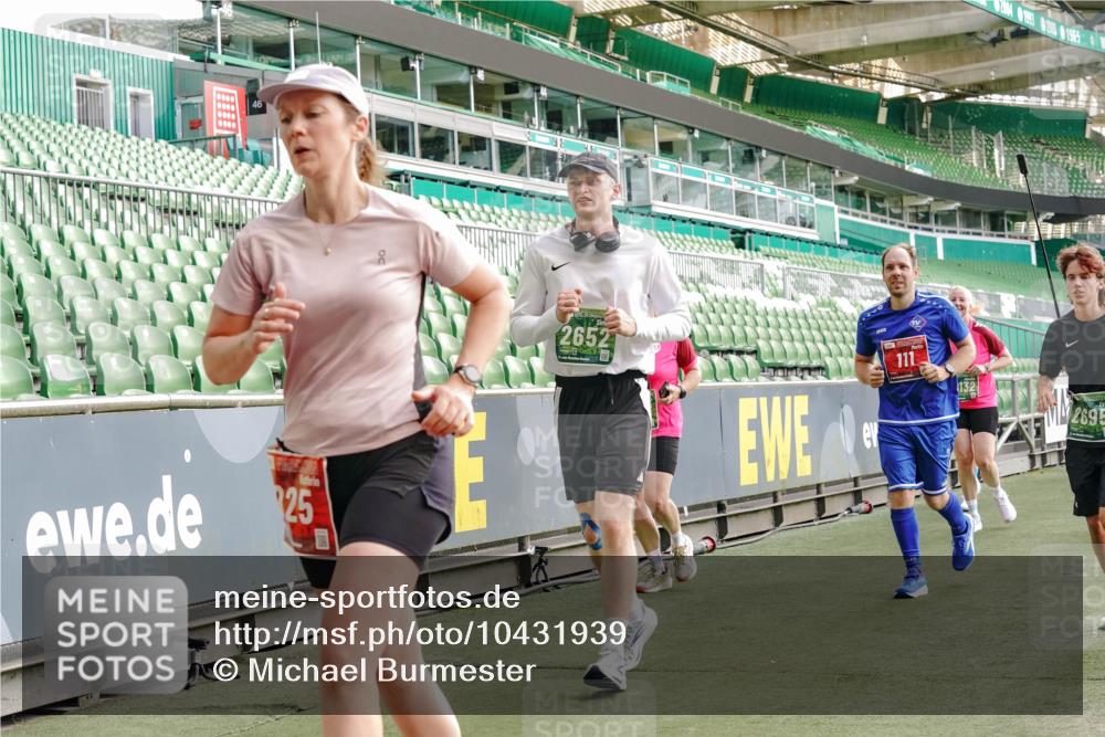 13.09.2026 - 21. swb-Marathon Bremen Michael Burmester http://msf.ph/oto/10431939 13.09.2026 13:29:16 Laufen im Stadion 111, 171, 220, 422, 476, 478, 685, 729, 754, 767, 829, 925, 986, 1079, 1217, 1220, 1242, 1270, 1298, 1325, 1384, 1496, 1615, 1633, 1634, 1741, 1777, 1886, 1958, 2238, 2263, 2326, 2365, 2436, 2449, 2472, 2502, 2546, 2574, 2593, 2738, 2740, 2743, 2830, 2862, 2868, 2924, 2991, 3020, 3053, 3061, 3129, 3154, 3238, 3274, 3286, 3321, 3361, 3563, 3589, 3594, 3595, 3605, 3678, 3694, 3755, 3758, 3798, 3826, 3853, 3898, 3929, 3953, 3965, 3971, 3987, 4011, 4056, 4108, 4238 meine-sportfotos.de