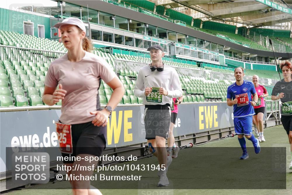 13.09.2026 - 21. swb-Marathon Bremen Michael Burmester http://msf.ph/oto/10431945 13.09.2026 13:29:16 Laufen im Stadion 111, 171, 220, 422, 476, 478, 685, 729, 754, 767, 829, 925, 986, 1079, 1217, 1220, 1242, 1270, 1298, 1325, 1384, 1496, 1615, 1633, 1634, 1741, 1777, 1886, 1958, 2238, 2263, 2326, 2365, 2436, 2449, 2472, 2502, 2546, 2574, 2593, 2738, 2740, 2743, 2830, 2862, 2868, 2924, 2991, 3020, 3053, 3061, 3129, 3154, 3238, 3274, 3286, 3321, 3361, 3563, 3589, 3594, 3595, 3605, 3678, 3694, 3755, 3758, 3798, 3826, 3853, 3898, 3929, 3953, 3965, 3971, 3987, 4011, 4056, 4108, 4238 meine-sportfotos.de