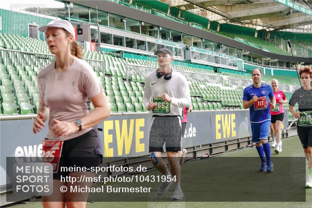 13.09.2026 - 21. swb-Marathon Bremen Michael Burmester http://msf.ph/oto/10431954 13.09.2026 13:29:16 Laufen im Stadion 111, 171, 220, 422, 476, 478, 685, 729, 754, 767, 829, 925, 986, 1079, 1217, 1220, 1242, 1270, 1298, 1325, 1384, 1496, 1615, 1633, 1634, 1741, 1777, 1886, 1958, 2238, 2263, 2326, 2365, 2436, 2449, 2472, 2502, 2546, 2574, 2593, 2738, 2740, 2743, 2830, 2862, 2868, 2924, 2991, 3020, 3053, 3061, 3129, 3154, 3238, 3274, 3286, 3321, 3361, 3563, 3589, 3594, 3595, 3605, 3678, 3694, 3755, 3758, 3798, 3826, 3853, 3898, 3929, 3953, 3965, 3971, 3987, 4011, 4056, 4108, 4238 meine-sportfotos.de