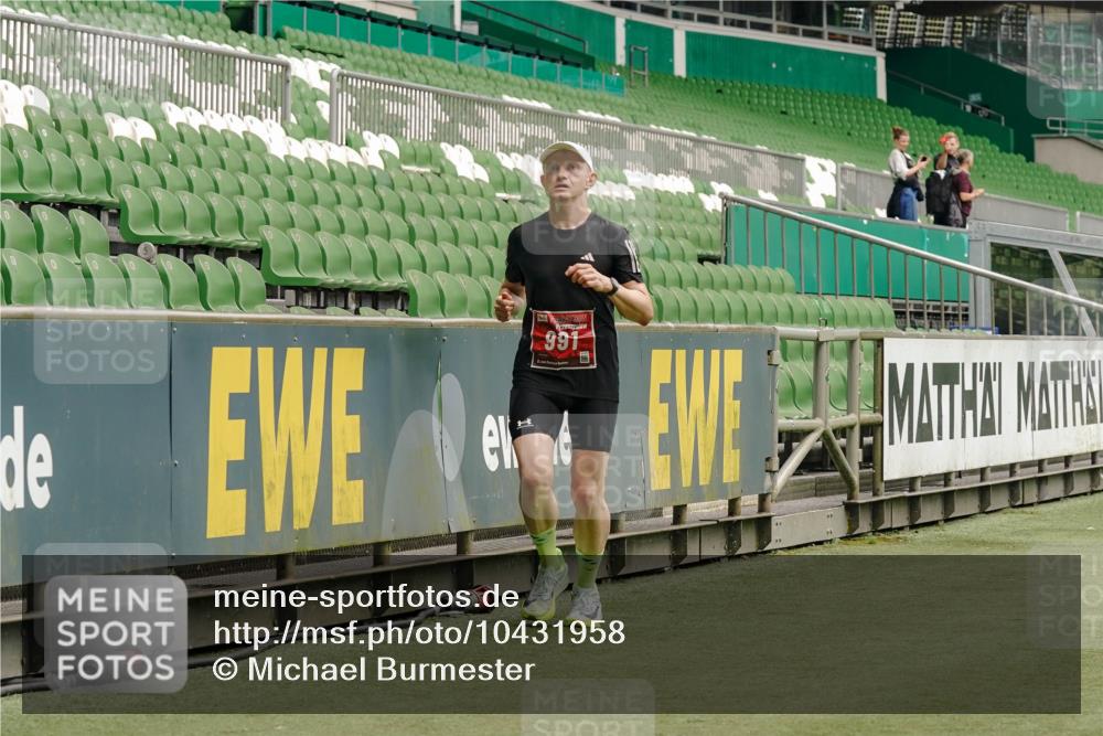 13.09.2026 - 21. swb-Marathon Bremen Michael Burmester http://msf.ph/oto/10431958 13.09.2026 12:28:15 Laufen im Stadion 103, 238, 358, 420, 553, 574, 649, 719, 959, 1161, 1253, 1256, 1352, 1391, 1428, 1525, 1724, 1783, 1917, 2032, 3662, 4264, 149, 289, 814, 968, 1313, 1483, 1490, 1544 meine-sportfotos.de