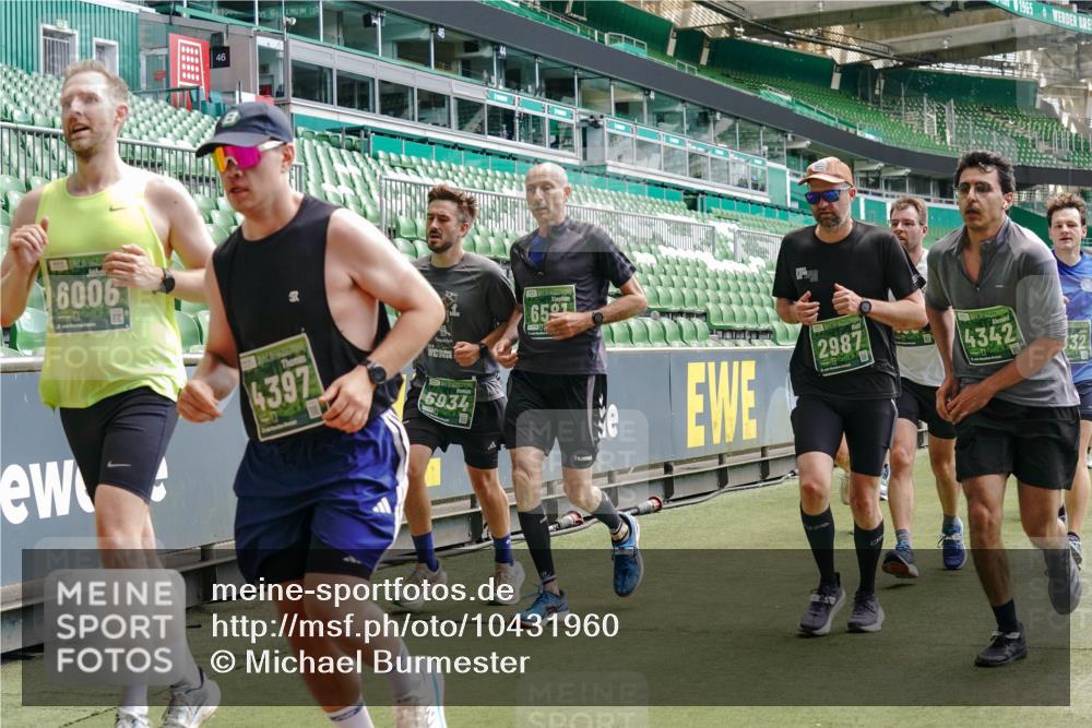 13.09.2026 - 21. swb-Marathon Bremen Michael Burmester http://msf.ph/oto/10431960 13.09.2026 13:04:29 Laufen im Stadion 178, 209, 210, 323, 488, 534, 536, 565, 596, 725, 762, 881, 940, 1014, 1239, 1307, 1343, 1373, 1456, 1458, 1479, 1627, 1649, 1653, 1656, 1687, 1771, 1780, 1914, 1932, 1941, 2023, 2089, 2126, 2223, 2369, 2430, 2434, 2452, 2602, 2625, 2723, 2742, 2764, 2851, 2867, 2872, 2891, 2910, 2919, 2934, 2957, 2959, 2977, 2985, 3028, 3135, 3217, 3320, 3343, 3360, 3402, 3419, 3425, 3454, 3460, 3510, 3521, 3579, 3597, 3618, 3796, 3846, 3859, 3909, 242 meine-sportfotos.de