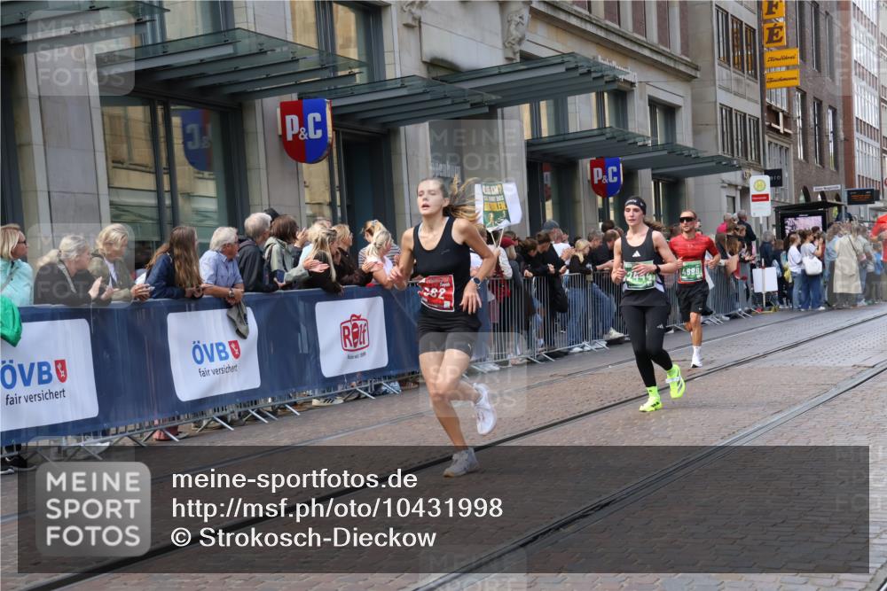13.09.2026 - 21. swb-Marathon Bremen Strokosch-Dieckow http://msf.ph/oto/10431998 13.09.2026 13:11:43 Ziel 493, 826, 863, 2444, 2447, 2820, 3336, 3703, 4283, 4368, 4698, 5521, 5893, 5940, 6668, 6739, 7621, 9398, 13013, 382, 3899, 4651, 5585, 6059, 7109, 8982, 8996, 13055 meine-sportfotos.de