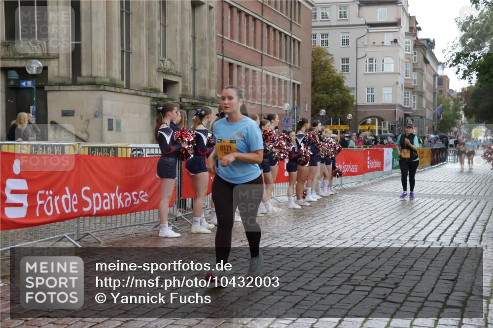 13.09.2026 - Kiel Lauf Yannick Fuchs http://msf.ph/oto/10432003 13.09.2026 11:18:56 Ziel 4035, 9893, 10057, 11039, 1645, 6513, 8171, 8181, 8735, 9103, 11388, 5422, 7298, 8171 meine-sportfotos.de
