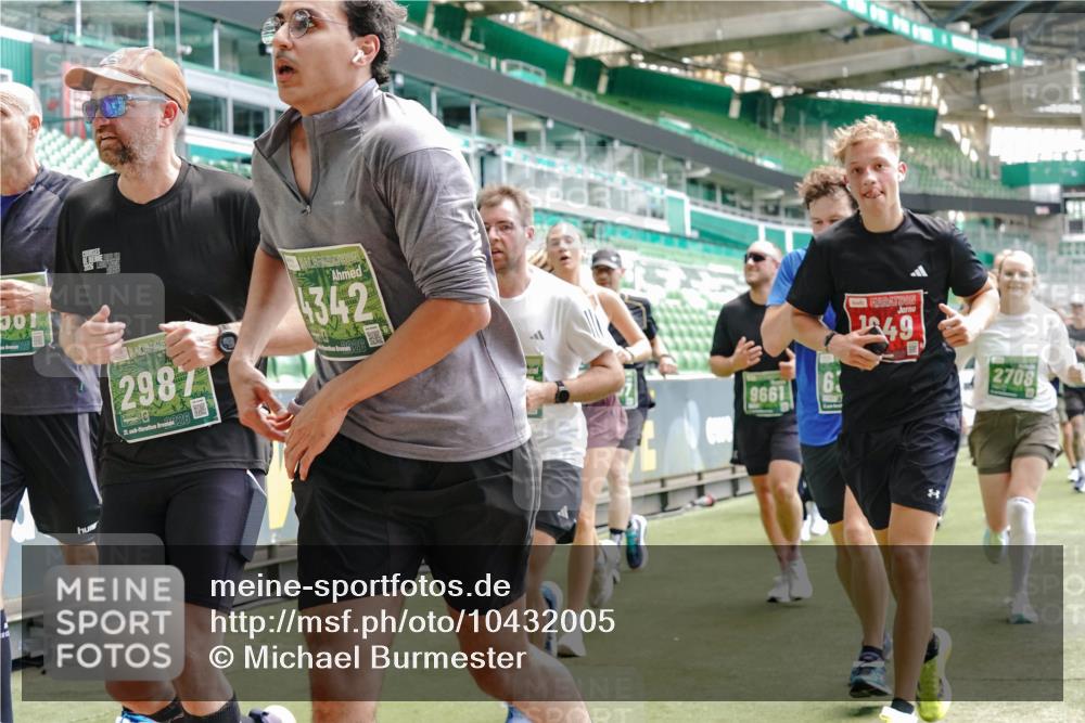13.09.2026 - 21. swb-Marathon Bremen Michael Burmester http://msf.ph/oto/10432005 13.09.2026 13:04:30 Laufen im Stadion 178, 209, 210, 323, 488, 534, 536, 565, 596, 647, 725, 762, 881, 940, 1014, 1239, 1307, 1343, 1373, 1456, 1458, 1479, 1627, 1649, 1653, 1656, 1687, 1771, 1780, 1914, 1932, 1941, 2023, 2089, 2126, 2223, 2369, 2430, 2434, 2452, 2602, 2625, 2723, 2742, 2764, 2851, 2867, 2872, 2891, 2910, 2919, 2934, 2957, 2959, 2977, 2985, 3028, 3030, 3135, 3217, 3320, 3343, 3360, 3402, 3419, 3425, 3454, 3460, 3510, 3521, 3579, 3597, 3618, 3796, 3846, 3859, 3909, 242 meine-sportfotos.de