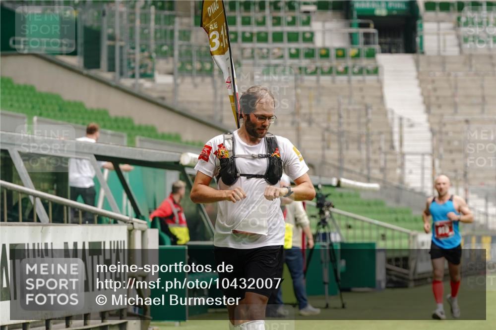 13.09.2026 - 21. swb-Marathon Bremen Michael Burmester http://msf.ph/oto/10432007 13.09.2026 12:28:24 Laufen im Stadion 103, 238, 358, 420, 553, 574, 649, 719, 959, 1161, 1253, 1256, 1352, 1391, 1428, 1525, 1724, 1783, 1917, 2032, 3662, 4264, 149, 289, 447, 814, 968, 1313, 1483, 1490, 1544, 2044 meine-sportfotos.de