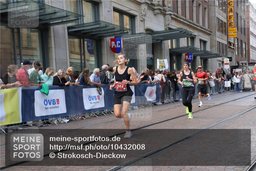 13.09.2026 - 21. swb-Marathon Bremen Strokosch-Dieckow http://msf.ph/oto/10432008 13.09.2026 13:11:43 Ziel 493, 826, 863, 2444, 2447, 2820, 3336, 3703, 4283, 4368, 4698, 5521, 5893, 5940, 6668, 6739, 7621, 9398, 13013, 382, 3899, 4651, 5585, 6059, 7109, 8982, 8996, 13055 meine-sportfotos.de