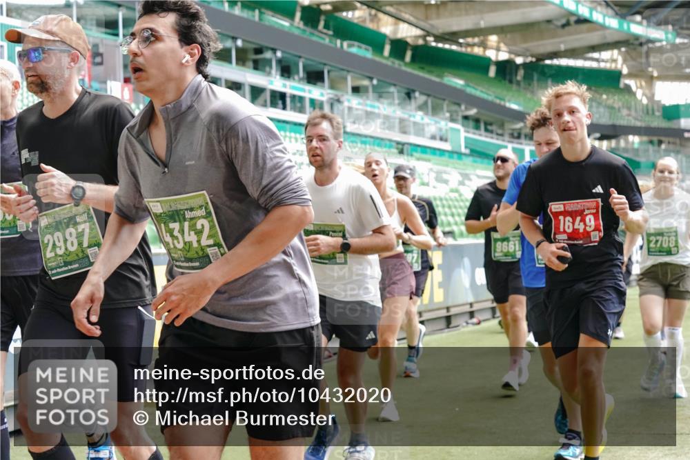 13.09.2026 - 21. swb-Marathon Bremen Michael Burmester http://msf.ph/oto/10432020 13.09.2026 13:04:30 Laufen im Stadion 178, 209, 210, 323, 488, 534, 536, 565, 596, 647, 725, 762, 881, 940, 1014, 1239, 1307, 1343, 1373, 1456, 1458, 1479, 1627, 1649, 1653, 1656, 1687, 1771, 1780, 1914, 1932, 1941, 2023, 2089, 2126, 2223, 2369, 2430, 2434, 2452, 2602, 2625, 2723, 2742, 2764, 2851, 2867, 2872, 2891, 2910, 2919, 2934, 2957, 2959, 2977, 2985, 3028, 3030, 3135, 3217, 3320, 3343, 3360, 3402, 3419, 3425, 3454, 3460, 3510, 3521, 3579, 3597, 3618, 3796, 3846, 3859, 3909, 242 meine-sportfotos.de