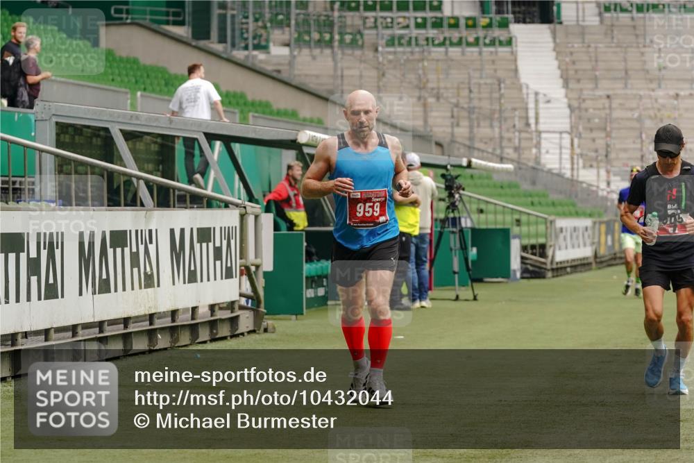13.09.2026 - 21. swb-Marathon Bremen Michael Burmester http://msf.ph/oto/10432044 13.09.2026 12:28:32 Laufen im Stadion 103, 358, 420, 553, 574, 649, 719, 858, 934, 959, 1161, 1253, 1256, 1352, 1391, 1428, 1525, 1724, 1783, 1917, 2032, 3662, 4264, 149, 289, 447, 814, 968, 1187, 1313, 1544, 2044, 2143 meine-sportfotos.de