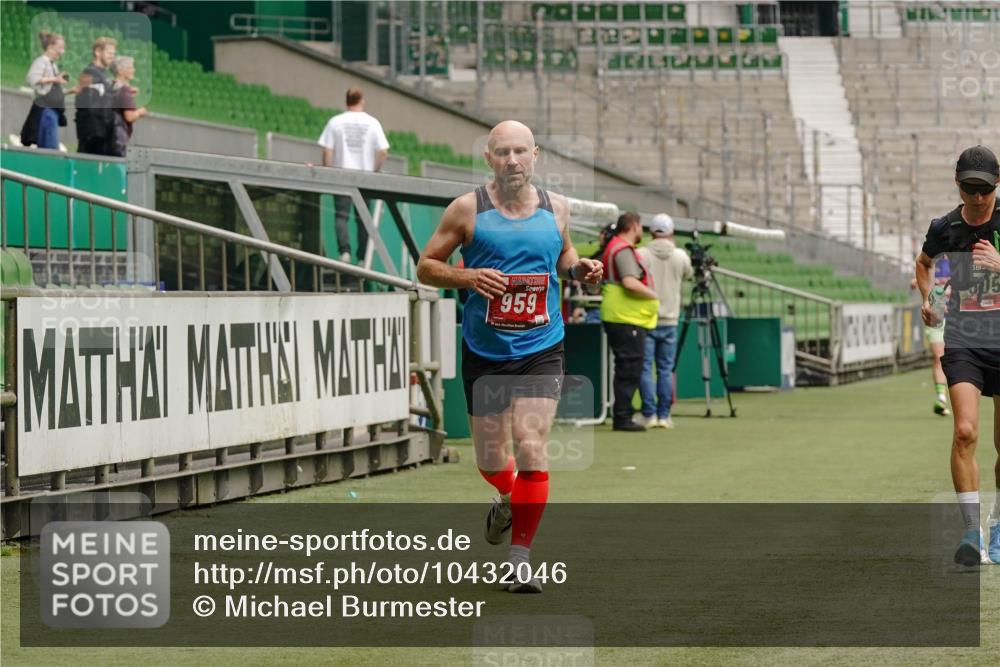 13.09.2026 - 21. swb-Marathon Bremen Michael Burmester http://msf.ph/oto/10432046 13.09.2026 12:28:33 Laufen im Stadion 103, 358, 420, 553, 574, 649, 719, 858, 934, 959, 1161, 1253, 1256, 1352, 1391, 1428, 1525, 1724, 1783, 1917, 2032, 3662, 4264, 149, 289, 447, 814, 968, 1187, 1313, 1544, 2044, 2143 meine-sportfotos.de