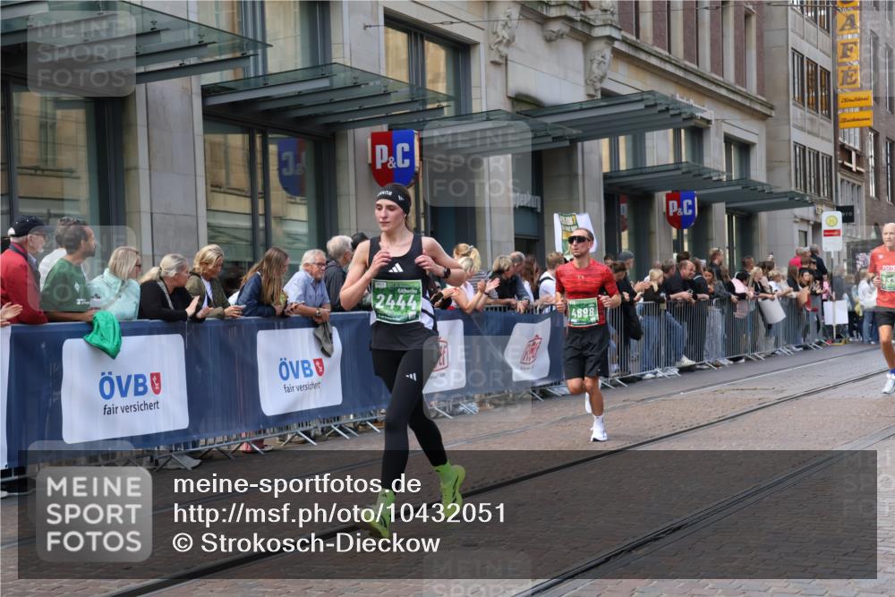 13.09.2026 - 21. swb-Marathon Bremen Strokosch-Dieckow http://msf.ph/oto/10432051 13.09.2026 13:11:44 Ziel 493, 826, 863, 2444, 2447, 2820, 3336, 3703, 4283, 4368, 4698, 5521, 5893, 5940, 6107, 6668, 6739, 7621, 9398, 13013, 382, 3899, 4651, 5585, 6059, 7109, 8982, 8996, 13055 meine-sportfotos.de