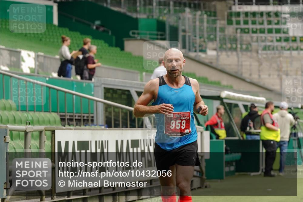 13.09.2026 - 21. swb-Marathon Bremen Michael Burmester http://msf.ph/oto/10432056 13.09.2026 12:28:34 Laufen im Stadion 103, 358, 420, 553, 574, 649, 719, 858, 934, 959, 1161, 1253, 1256, 1352, 1391, 1428, 1525, 1724, 1783, 1917, 2032, 3662, 4264, 149, 289, 447, 814, 968, 1187, 1313, 1544, 2044, 2143 meine-sportfotos.de