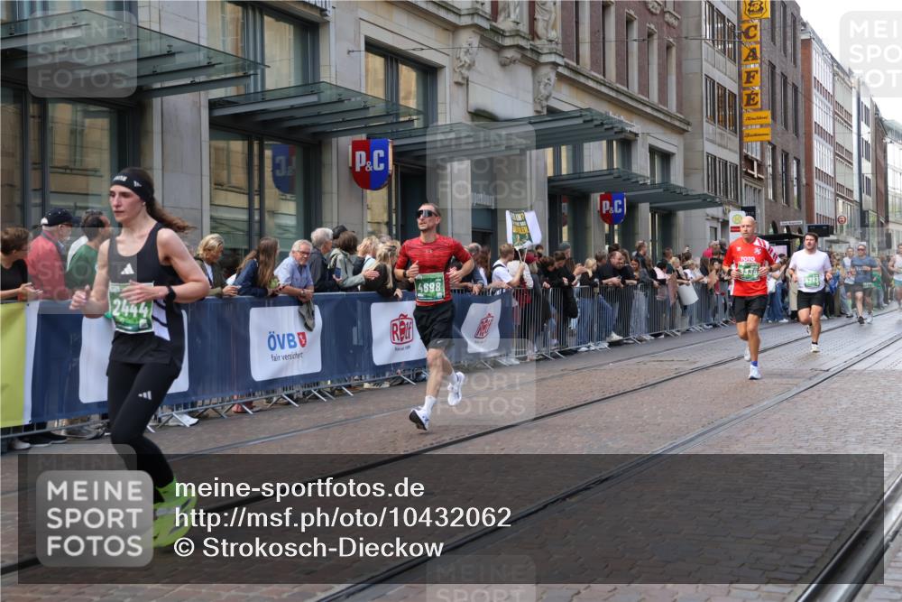 13.09.2026 - 21. swb-Marathon Bremen Strokosch-Dieckow http://msf.ph/oto/10432062 13.09.2026 13:11:45 Ziel 493, 826, 863, 2444, 2447, 2820, 3336, 3703, 4283, 4368, 4698, 5521, 5893, 5940, 6107, 6668, 6739, 7521, 7621, 9398, 13013, 382, 4651, 5585, 6059, 6668, 7109, 8982, 8996, 13055 meine-sportfotos.de