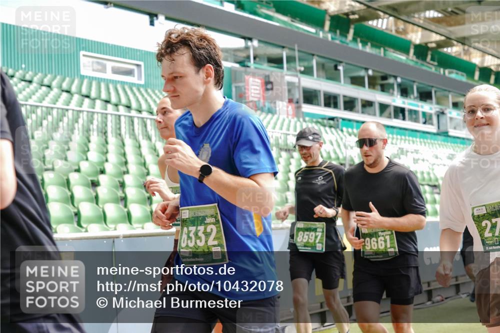 13.09.2026 - 21. swb-Marathon Bremen Michael Burmester http://msf.ph/oto/10432078 13.09.2026 13:04:32 Laufen im Stadion 178, 209, 210, 323, 488, 534, 536, 565, 596, 647, 725, 762, 881, 940, 1014, 1073, 1239, 1243, 1307, 1343, 1373, 1456, 1458, 1479, 1627, 1649, 1653, 1656, 1687, 1771, 1780, 1914, 1932, 1941, 2023, 2089, 2126, 2223, 2369, 2430, 2434, 2452, 2602, 2625, 2723, 2742, 2764, 2851, 2867, 2872, 2891, 2910, 2919, 2934, 2957, 2959, 2977, 2985, 3028, 3030, 3135, 3217, 3320, 3343, 3360, 3402, 3419, 3425, 3454, 3510, 3521, 3579, 3597, 3618, 3796, 3846, 3859, 3909, 242 meine-sportfotos.de