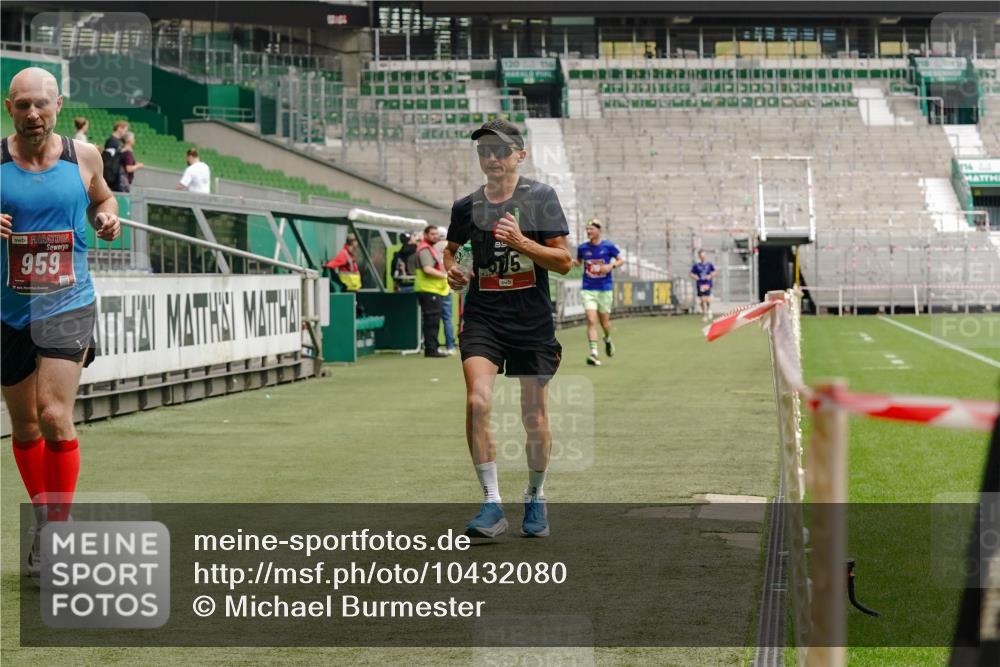 13.09.2026 - 21. swb-Marathon Bremen Michael Burmester http://msf.ph/oto/10432080 13.09.2026 12:28:37 Laufen im Stadion 103, 358, 420, 547, 553, 574, 649, 719, 858, 934, 959, 1161, 1253, 1256, 1352, 1391, 1428, 1525, 1724, 1783, 1917, 2032, 3662, 4264, 149, 447, 814, 968, 1187, 1313, 1544, 2044, 2143 meine-sportfotos.de