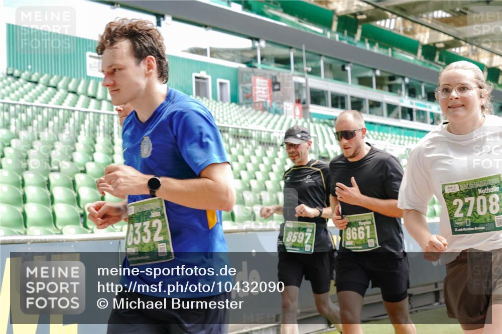 13.09.2026 - 21. swb-Marathon Bremen Michael Burmester http://msf.ph/oto/10432090 13.09.2026 13:04:32 Laufen im Stadion 178, 209, 210, 323, 488, 534, 536, 565, 596, 647, 725, 762, 881, 940, 1014, 1073, 1239, 1243, 1307, 1343, 1373, 1456, 1458, 1479, 1627, 1649, 1653, 1656, 1687, 1771, 1780, 1914, 1932, 1941, 2023, 2089, 2126, 2223, 2369, 2430, 2434, 2452, 2602, 2625, 2723, 2742, 2764, 2851, 2867, 2872, 2891, 2910, 2919, 2934, 2957, 2959, 2977, 2985, 3028, 3030, 3135, 3217, 3320, 3343, 3360, 3402, 3419, 3425, 3454, 3510, 3521, 3579, 3597, 3618, 3796, 3846, 3859, 3909, 242 meine-sportfotos.de