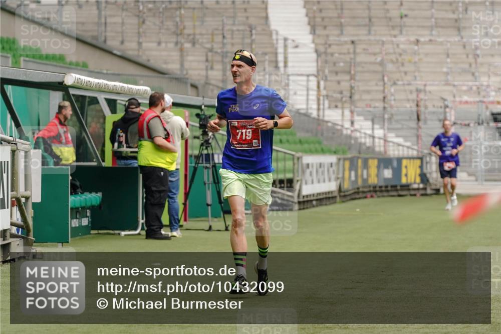 13.09.2026 - 21. swb-Marathon Bremen Michael Burmester http://msf.ph/oto/10432099 13.09.2026 12:28:41 Laufen im Stadion 358, 420, 520, 547, 553, 574, 649, 719, 858, 934, 959, 1161, 1253, 1256, 1352, 1391, 1428, 1525, 1724, 1783, 1917, 2032, 3662, 4264, 149, 447, 814, 968, 1187, 1313, 1544, 1840, 2044, 2143 meine-sportfotos.de