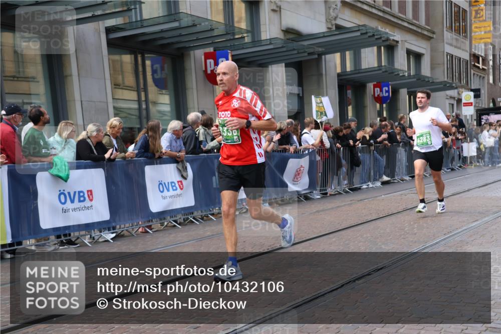 13.09.2026 - 21. swb-Marathon Bremen Strokosch-Dieckow http://msf.ph/oto/10432106 13.09.2026 13:11:47 Ziel 493, 863, 2444, 2447, 2820, 3336, 3703, 3830, 4283, 4698, 5521, 5893, 5940, 6107, 6739, 7521, 7621, 13013, 382, 826, 4368, 4651, 5585, 6059, 6668, 7109, 8982, 8996, 9398, 13055 meine-sportfotos.de