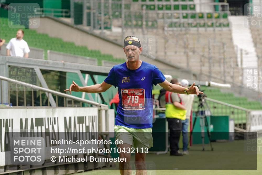 13.09.2026 - 21. swb-Marathon Bremen Michael Burmester http://msf.ph/oto/10432113 13.09.2026 12:28:44 Laufen im Stadion 358, 420, 520, 547, 553, 574, 649, 719, 858, 934, 959, 1161, 1253, 1256, 1352, 1391, 1428, 1525, 1724, 1783, 1917, 2032, 3662, 4264, 149, 447, 814, 968, 1187, 1313, 1544, 1840, 2044, 2143 meine-sportfotos.de