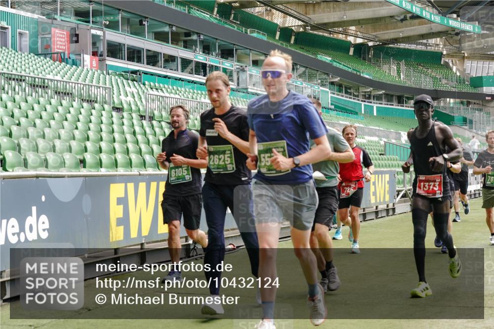 13.09.2026 - 21. swb-Marathon Bremen Michael Burmester http://msf.ph/oto/10432124 13.09.2026 13:04:33 Laufen im Stadion 178, 209, 210, 323, 488, 534, 536, 565, 596, 647, 725, 762, 881, 940, 1014, 1073, 1239, 1243, 1307, 1343, 1373, 1456, 1458, 1479, 1627, 1649, 1653, 1656, 1687, 1771, 1780, 1914, 1932, 1941, 2023, 2089, 2126, 2223, 2241, 2369, 2430, 2434, 2452, 2602, 2625, 2723, 2742, 2764, 2851, 2867, 2872, 2891, 2910, 2919, 2934, 2957, 2959, 2977, 2985, 3028, 3030, 3135, 3217, 3278, 3320, 3343, 3360, 3402, 3419, 3425, 3454, 3510, 3521, 3579, 3597, 3618, 3796, 3846, 3859, 3909, 242 meine-sportfotos.de