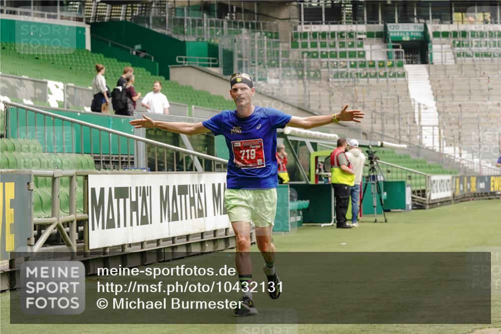 13.09.2026 - 21. swb-Marathon Bremen Michael Burmester http://msf.ph/oto/10432131 13.09.2026 12:28:45 Laufen im Stadion 358, 420, 520, 547, 553, 574, 649, 719, 858, 934, 959, 1161, 1253, 1256, 1352, 1391, 1428, 1525, 1724, 1783, 1917, 2032, 3662, 4264, 149, 447, 814, 968, 1187, 1313, 1544, 1840, 2044, 2143 meine-sportfotos.de