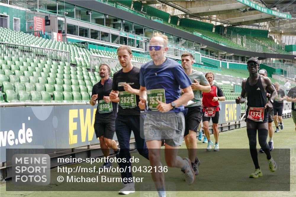 13.09.2026 - 21. swb-Marathon Bremen Michael Burmester http://msf.ph/oto/10432136 13.09.2026 13:04:33 Laufen im Stadion 178, 209, 210, 323, 488, 534, 536, 565, 596, 647, 725, 762, 881, 940, 1014, 1073, 1239, 1243, 1307, 1343, 1373, 1456, 1458, 1479, 1627, 1649, 1653, 1656, 1687, 1771, 1780, 1914, 1932, 1941, 2023, 2089, 2126, 2223, 2241, 2369, 2430, 2434, 2452, 2602, 2625, 2723, 2742, 2764, 2851, 2867, 2872, 2891, 2910, 2919, 2934, 2957, 2959, 2977, 2985, 3028, 3030, 3135, 3217, 3278, 3320, 3343, 3360, 3402, 3419, 3425, 3454, 3510, 3521, 3579, 3597, 3618, 3796, 3846, 3859, 3909, 242 meine-sportfotos.de