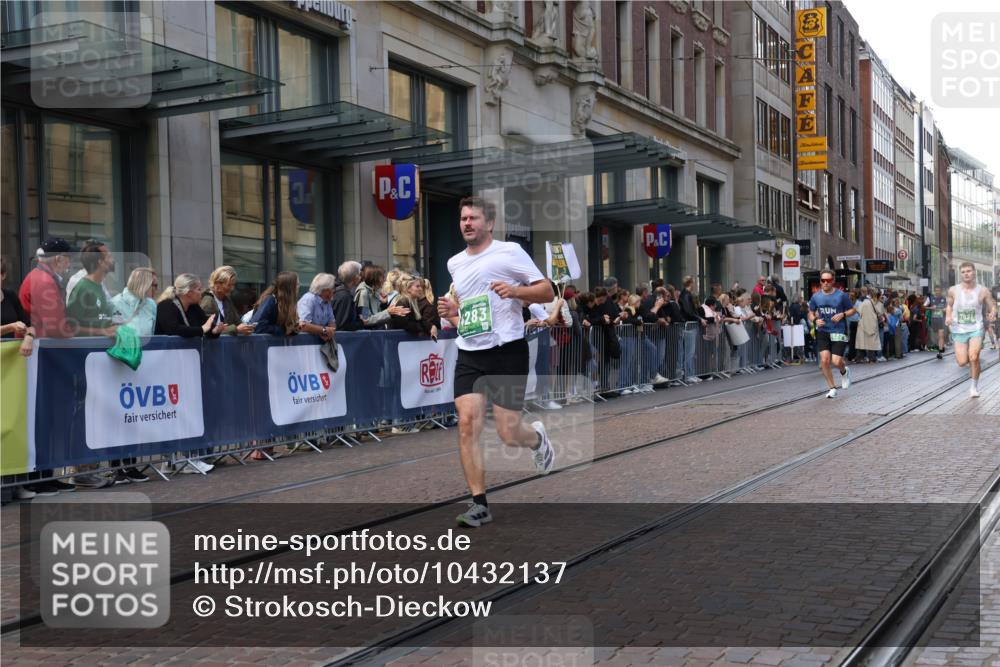 13.09.2026 - 21. swb-Marathon Bremen Strokosch-Dieckow http://msf.ph/oto/10432137 13.09.2026 13:11:49 Ziel 493, 863, 2444, 2447, 2820, 3336, 3362, 3703, 3830, 4283, 4698, 5521, 5893, 5940, 6107, 6739, 7521, 7621, 13013, 382, 826, 4368, 4651, 5521, 5585, 6059, 6668, 7109, 8982, 8996, 9398, 13055 meine-sportfotos.de