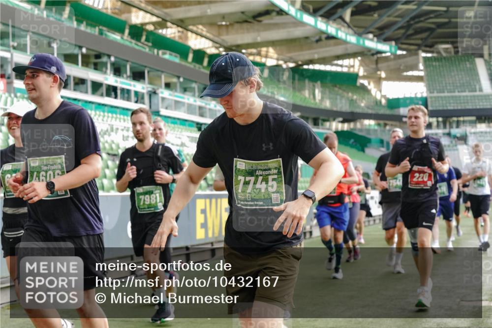 13.09.2026 - 21. swb-Marathon Bremen Michael Burmester http://msf.ph/oto/10432167 13.09.2026 13:29:30 Laufen im Stadion 171, 220, 297, 405, 422, 476, 685, 729, 754, 767, 986, 1079, 1217, 1220, 1242, 1270, 1298, 1325, 1384, 1615, 1633, 1634, 1741, 1777, 1810, 1811, 1886, 1983, 2238, 2263, 2326, 2365, 2436, 2449, 2472, 2546, 2574, 2593, 2615, 2738, 2740, 2743, 2830, 2862, 2868, 2924, 2991, 3020, 3053, 3061, 3129, 3154, 3227, 3238, 3274, 3286, 3321, 3361, 3563, 3589, 3594, 3595, 3605, 3678, 3694, 3755, 3758, 3798, 3826, 3853, 3898, 3929, 3953, 3965, 3971, 3987, 4011, 4056, 4108, 4238 meine-sportfotos.de